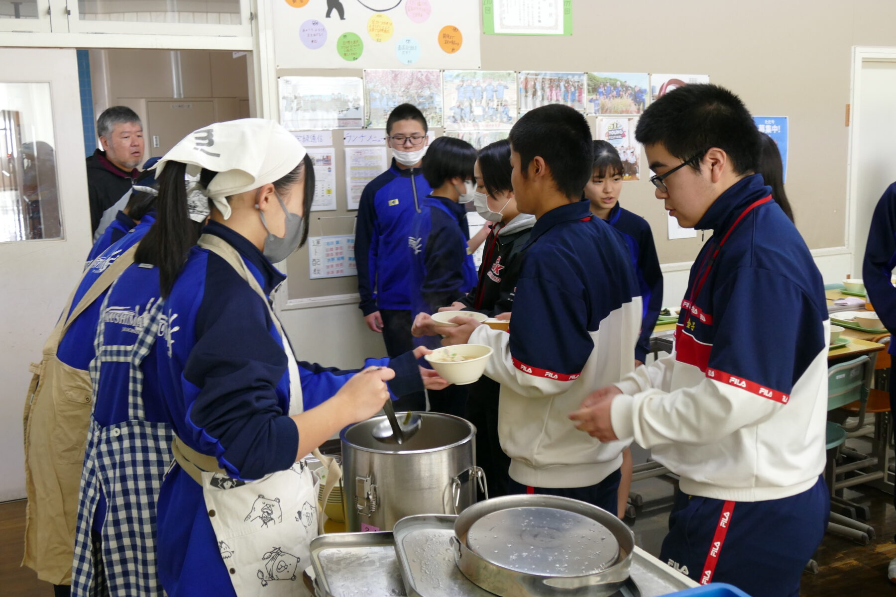 １，２年生　長崎県松浦市生徒交流（給食） 5枚目写真