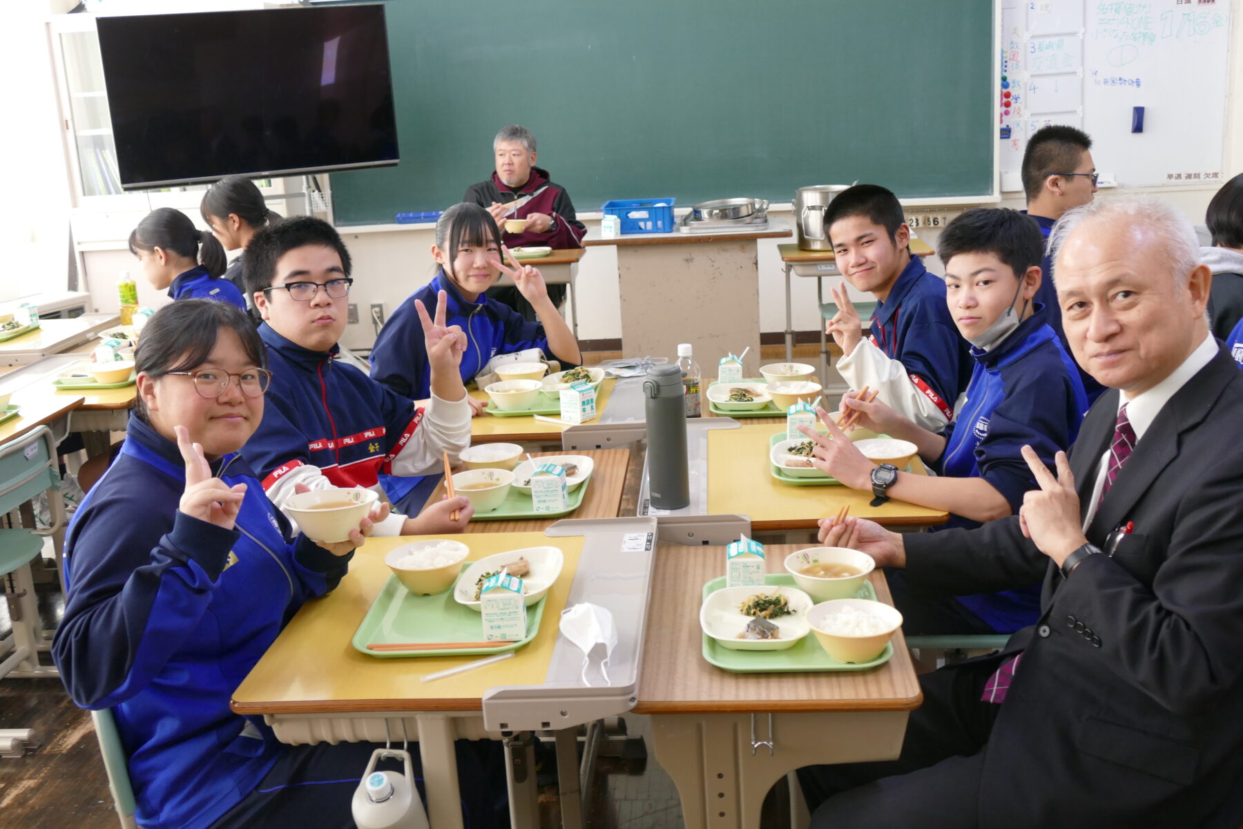 １，２年生　長崎県松浦市生徒交流（給食） 7枚目写真