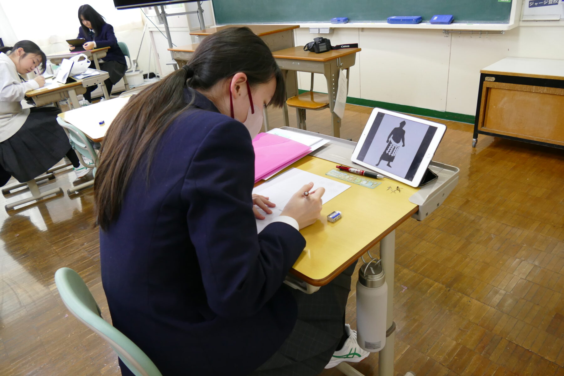 ３年生総合　福島町PRグッズ作成作業 1枚目写真