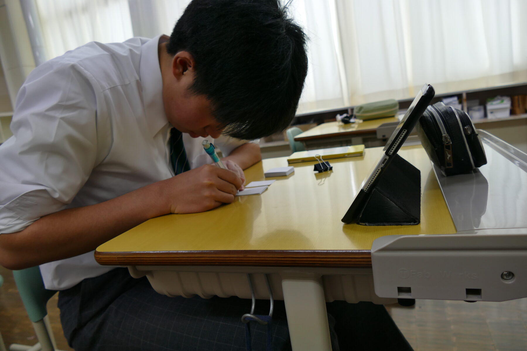 ３年生総合　福島町PRグッズ作成作業 4枚目写真