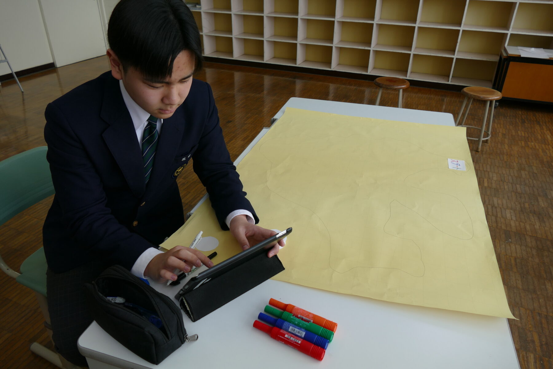 ３年生総合　福島町PRグッズ作成作業 7枚目写真