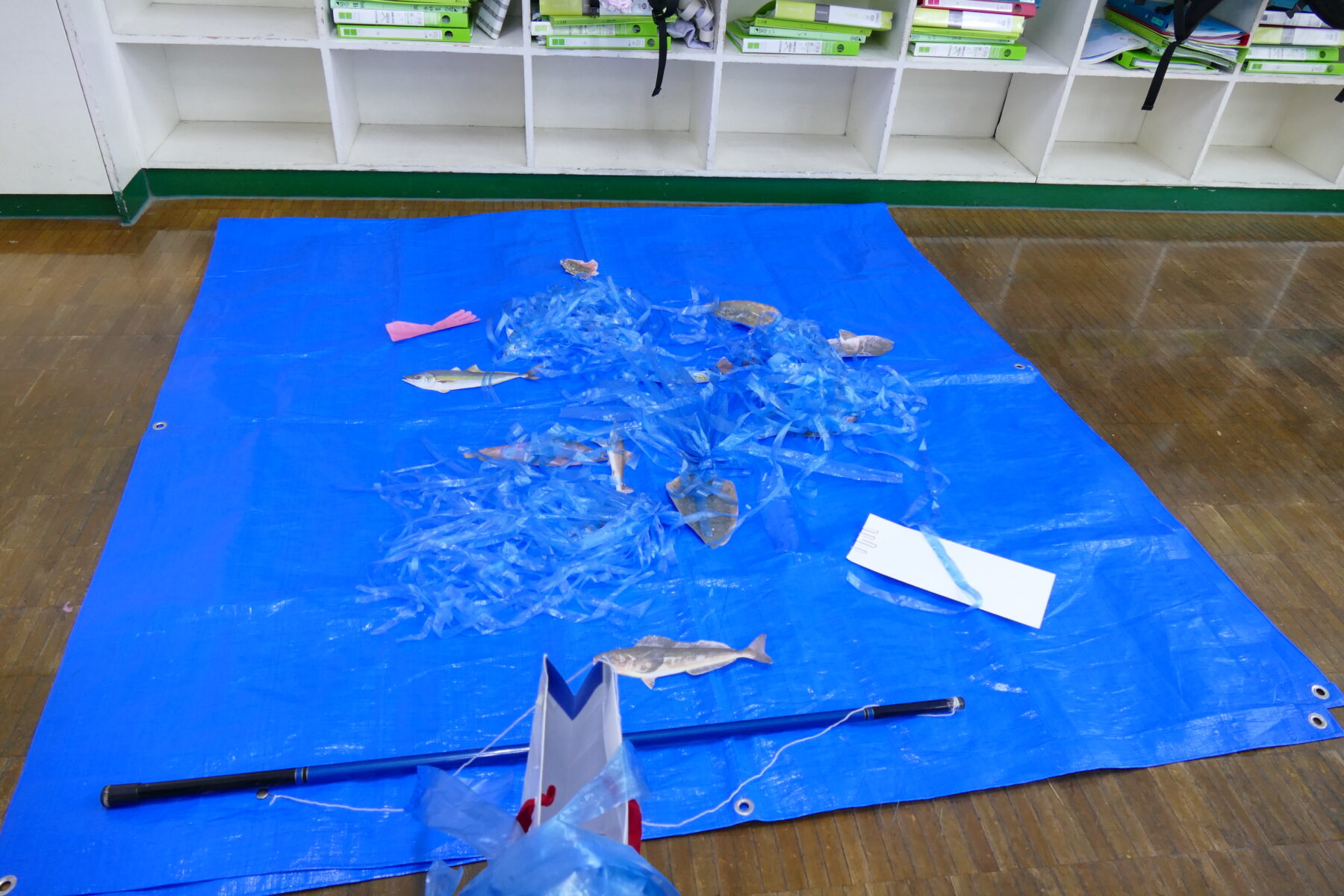 ３年生総合　福島町PRグッズ作成作業 10枚目写真