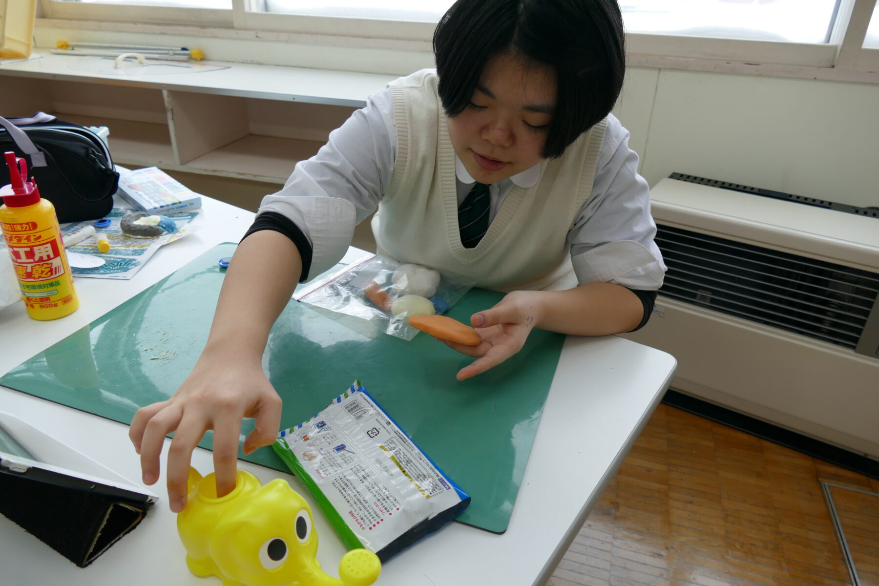 ３年生総合　福島町PRグッズ作成作業 2枚目写真