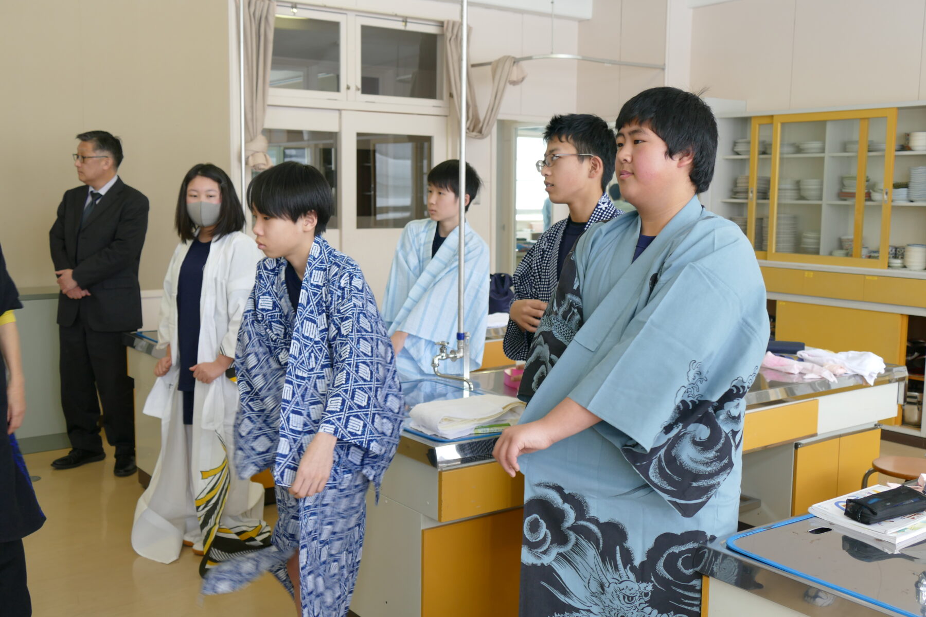 １年生家庭科　浴衣着つけ教室 5枚目写真