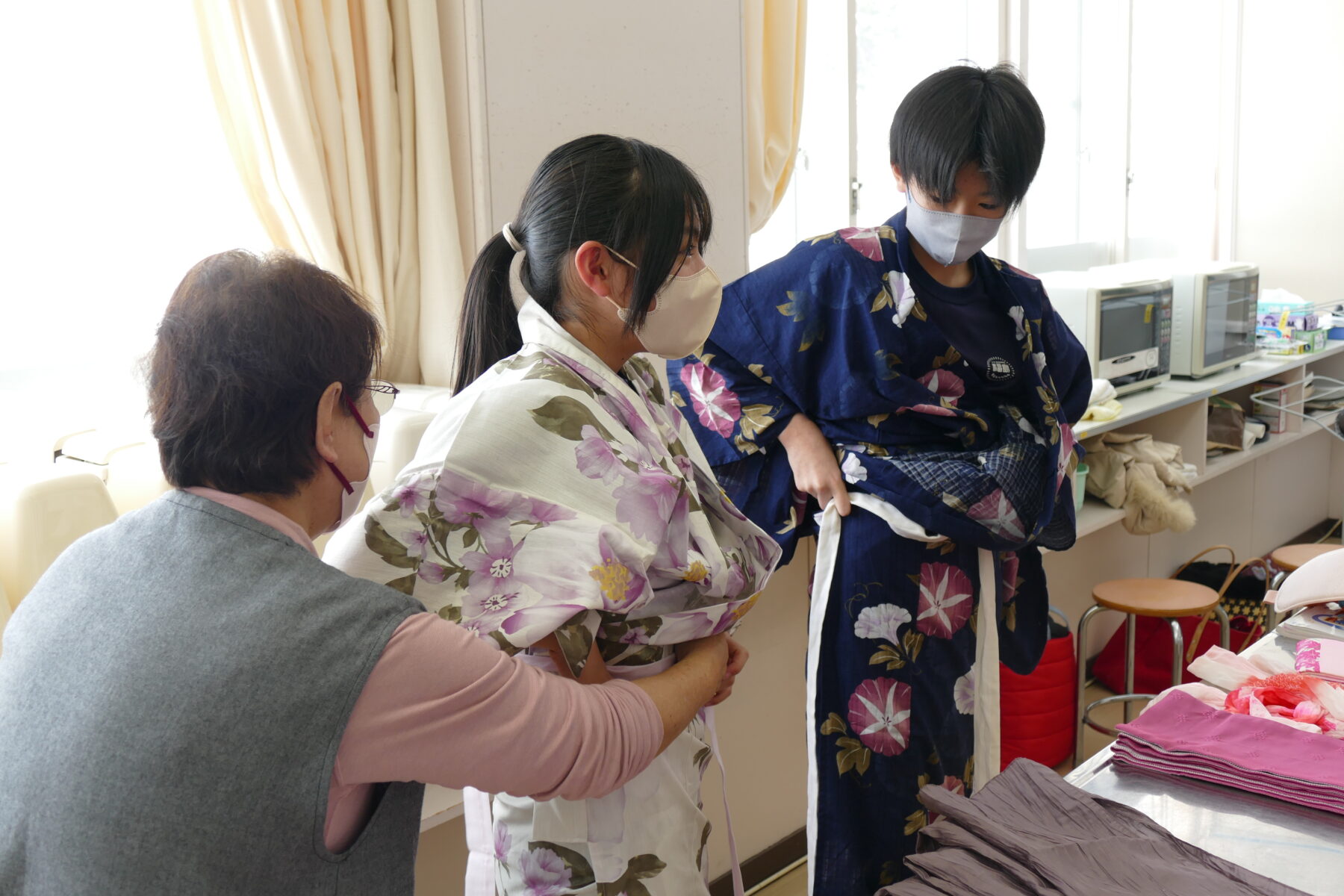 １年生家庭科　浴衣着つけ教室 6枚目写真