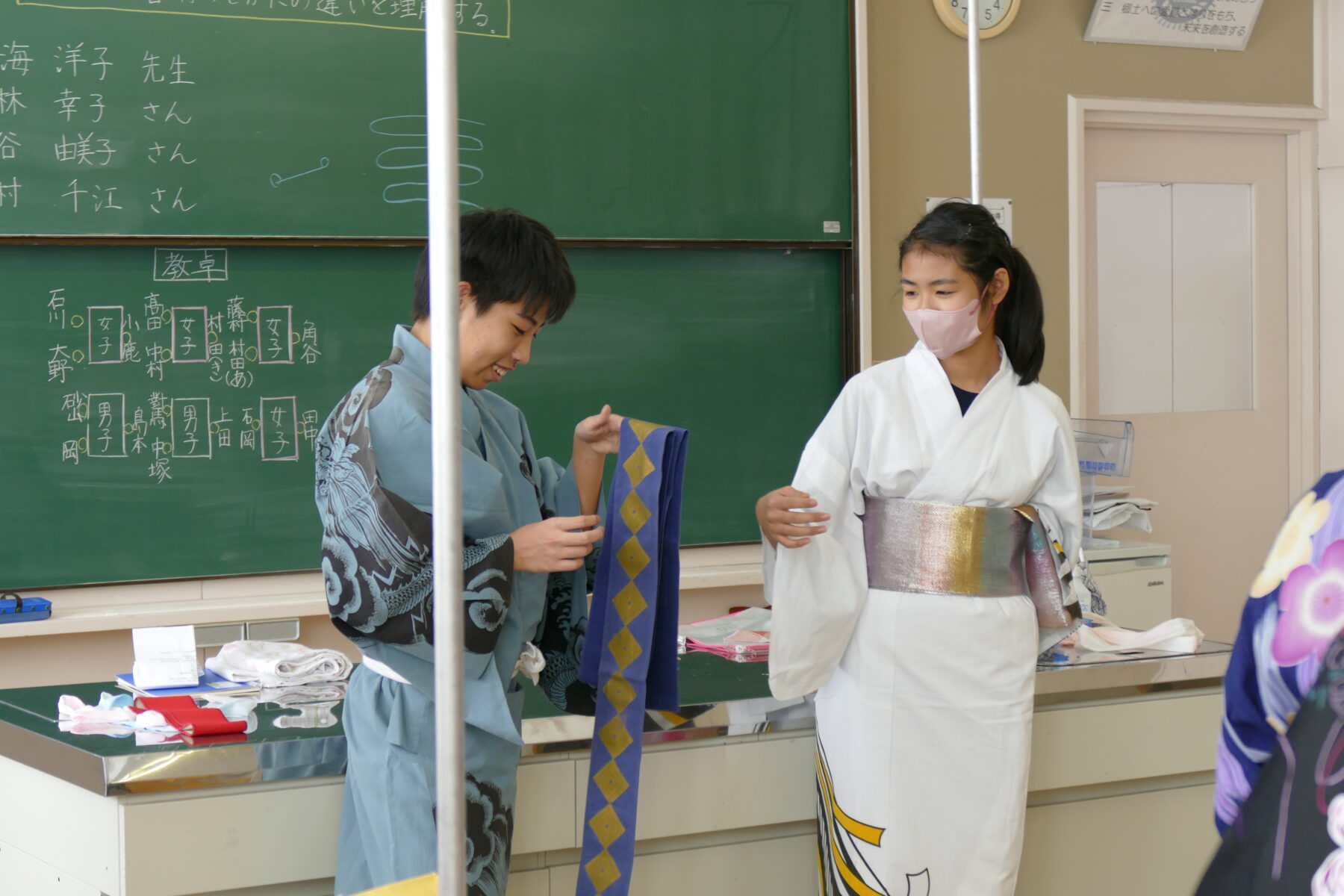 １年生家庭科　浴衣着つけ教室 10枚目写真