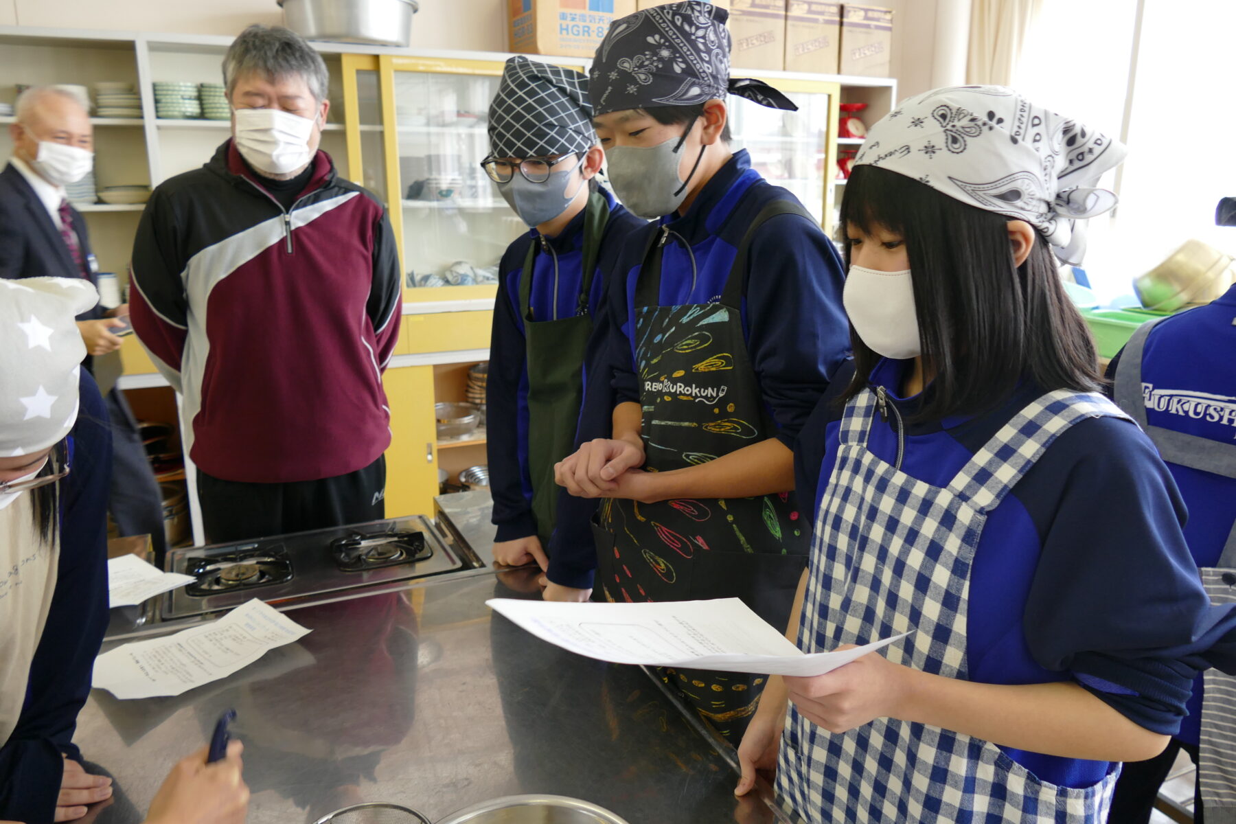 １，２年生総合　郷土料理体験実習（黒米）① 8枚目写真