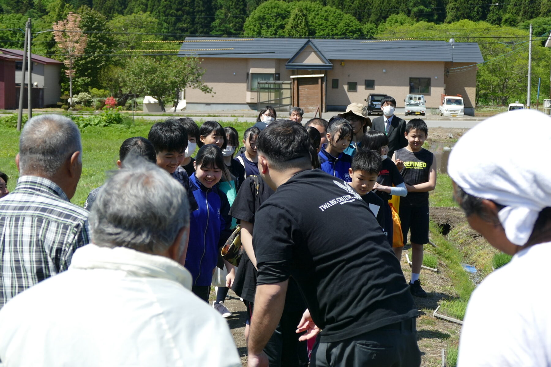 ５月２５日１年総合　黒米田植え体験 3枚目写真