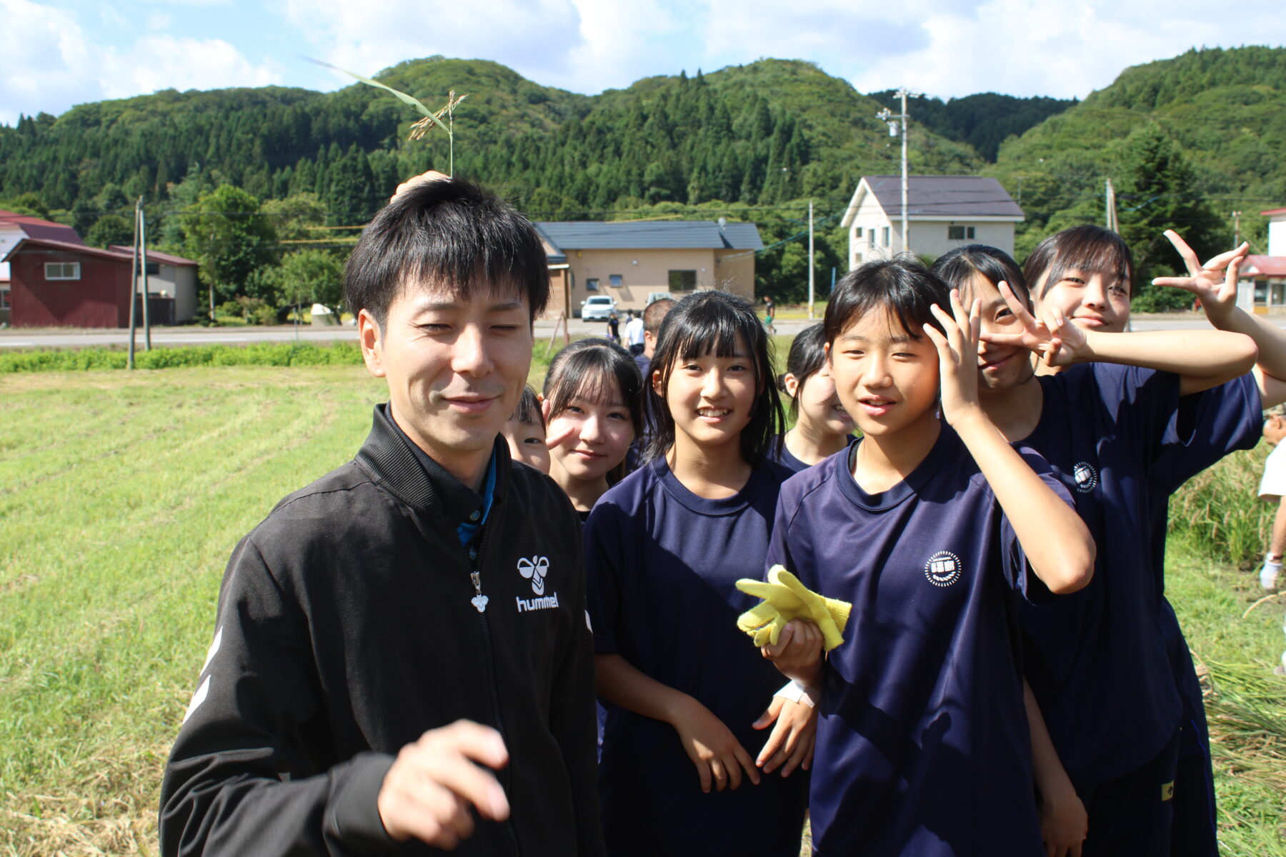 ９月９日１年総合黒米稲刈り体験 5枚目写真