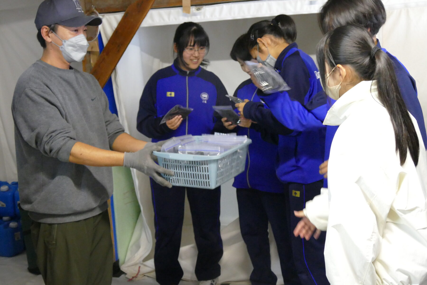 １０月２６日２年総合昆布加工体験学習 8枚目写真